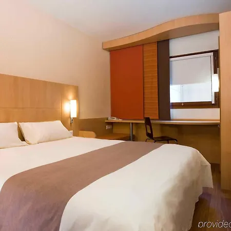 Hotel Ibis Gare Montparnasse 15ème Parigi